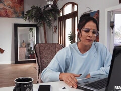 Freeuse Stepmom Works From Home Porn Story