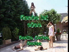 Gros seins, Brunette brune, Mère que j'aimerais baiser, Seins naturels, Orgie, De plein air, Pisser, Nénés