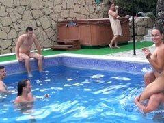 Tetas grandes, Mamada, Coche, Club, Fetiche, Pajear, Orgía, Al aire libre