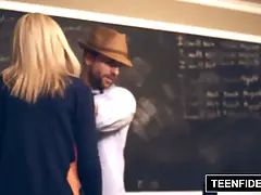 Sucer une bite, Éjaculation interne, Hd, Culottes ou slips, Punition, Criant, Jupe, Sous la jupe