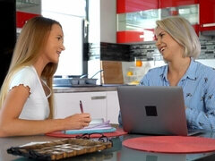 Grote lul, Pijpbeurt, Hondjeshouding, 1 man 2 vrouwen, Keuken, Mager, Tiener, Tieten likken