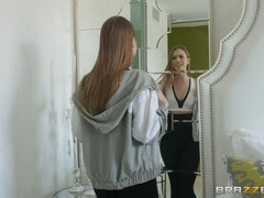 Grote mammen, Blond, Bruinharig, Bedriegen, Jurk, Hakken, Doordringend, Vrouw