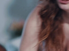 Grosse bite, Noire, Brunette brune, En levrette, Hard, Interracial, Seins naturels