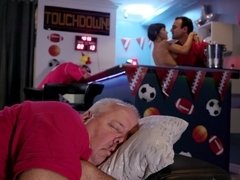 Lieveling, Bruinharig, Sperma in gezicht, Hd, Keuken, Rijden, Tatoeage, Tieten likken