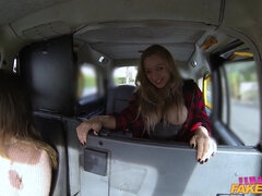 Enthousiasteling, Kont, Auto, Bedriegen, Vriendin, Lesbisch, Likken, Kut duiken