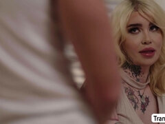 Анальный секс, Большие сиськи, Глубокая глотка, Ледибой, Лизание жопы, Трансы