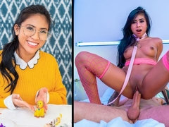 Anal, Sucer une bite, En levrette, Doigter, Branlette thaïlandaise, Interracial, Lingerie, Adolescente