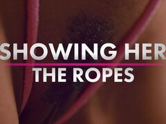 Gebondenheid, Zoenen, Likken, Ondergoed, Kut duiken, Geschoren, Voorbinddildo, Strippen