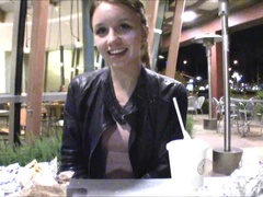 Крупный план, Танцы, Экстремальный секс, Большие дырки, Мастурбация, На публике, Соло, Под юбкой