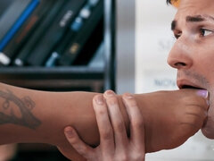 Aus dem arsch in den mund, Vollbusig, Schwanz, Aufs gesicht abspritzen, Interrassisch, Latina, Transfrau, Kurzes haar