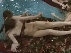 Leie, Grosse titten, Behaart, Lecken, Natürlichen titten, Orgie, Pool, Retro