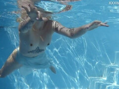 Arsch, Tussi, Grosser arsch, Blondine, Freundin, Hd, Schlampe, Unter wasser