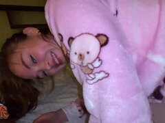 18 jahre, Leie, Blasen, Süss, Schwanz, Behaart, Hardcore, Hure