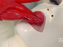 Gros seins, Fétiche, Doigter, Latex, Masturbation, Orgasme, Rasée, Tabou