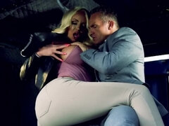 デカ尻, ブロンド, フェラチオ, バス, 手コキする, アウトドア, スパンキング, おもらし