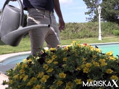 In den arsch, Grosser arsch, Grosse titten, Blasen, Vollbusig, Im freien, Pool, Realität