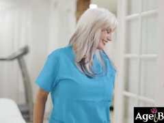 Blondine, Braunhaarige, Spermaladung, Oma, Hardcore, Massage, Reif, Jungendliche (18+)