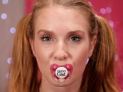 Grosse bite, Sucer une bite, Fille, Couche culotte, Grossier, En levrette, Pigtail, Maigrichonne