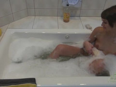Amateur, Salle de bains, Brunette brune, Chatte, Rasée, Douche, Nénés, Jouets