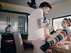 Anal, Grosse bite, Sucer une bite, Éjaculation interne, Fétiche, Branlette thaïlandaise, Lingerie, Tatouage