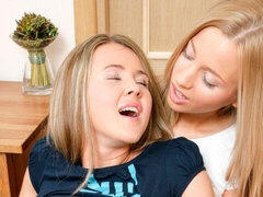 Rubia, Linda, Penetracion con dedos, Masturbación, Coño, Estriptis, Adolescente, Tetas