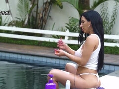 Sucer une bite, Plantureuse, Branlette thaïlandaise, Fille latino, Mère que j'aimerais baiser, De plein air, Piscine, Pov