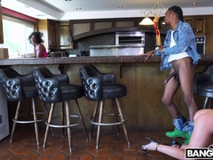 Grote lul, Grote mammen, Bruinharig, Rondborstig, Sperma in gezicht, Hardcore, Monster, Rijden