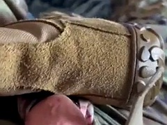 Enthousiasteling, Leger, Laarzen, Sperma shot, Voeten, Masturbatie, Alleen, Uniformpje