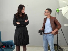 Gros seins, Sucer une bite, Brunette brune, Hard, Seins naturels, Jarretelles, Grande, Nénés