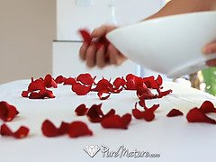 Cul, Brunette brune, Érotique, Embrassement, Mature, Huilée, Pénis, Criant