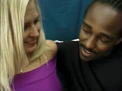 アナル, お尻, 黒人, ブロンド, 顔射, ハードコア, 異人種間, 淫乱熟女