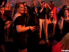 Grote lul, Blond, Naakte man aangeklede vrouw, Aangekleed, Gek, Vrouw, Kousen, Zuigen