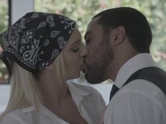 Verga grande, Rubia, Mamada, Sexo duro, Interracial, Lamidas, Mucama, Adolescente