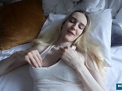 Gros cul, Blonde, Sucer une bite, Plantureuse, Mignonne, Queue, Innocente, Suçant