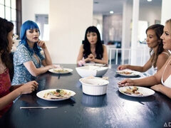 Gros seins, Doigter, Interracial, Embrassement, Masturbation, Chatte, Rasée, Dénudage