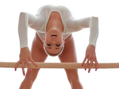 Grosser schwanz, Blondine, Blasen, Flexibel, Natürlichen titten, Dürr, Jungendliche (18+), Titten