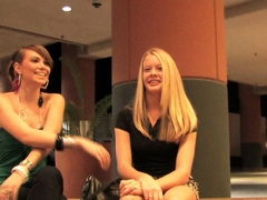 Amateur, Blonde, Fétiche, Énorme, Culottes ou slips, Public, Chatte, Sous la jupe