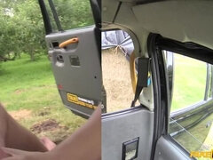 In den arsch, Blasen, Auto, Besamung, Hundestellung, Lecken, Im freien, Pov