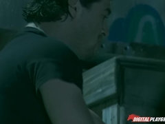 Grosse bite, Brunette brune, Tir de sperme, Queue, En levrette, De plein air, Cheveux courts, Nénés