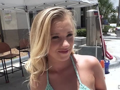 Schattig, Hondjeshouding, Sperma in gezicht, Vingeren, Handbeurt, Masturbatie, Gezichtspunt, Tieten likken