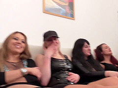 Sadomasoquismo, Cornudo, Dominación, Masturbacion con pies, Tacones, Nylon, Esclavo, Medias largas