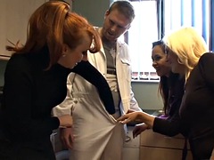 Britannique, Homme nu et filles habillées, Fétiche, Branlette thaïlandaise, Hd, Branler, Pénis, Rousse roux