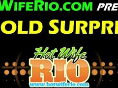 Большие сиськи, Брюнетки, Грудастые, Рогоносцы, Межрасовый секс, Милф, Сюрприз, Сиськи