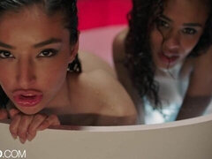 Nana, Interracial, Embrassement, Lesbienne, Masturbation, Chatte, Dénudage, Adolescente