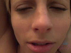 Gros cul, Blonde, Sucer une bite, Petite amie, Piercing, Chatte, Rasée, Nénés