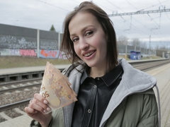 Braunhaarige, Bus, Hundestellung, Handjob, Im freien, Pov, Jungendliche (18+), Zug