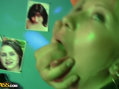 Blond, Bruinharig, Universiteit, Hakken, Kantoor, Orgie, Panty, Tatoeage