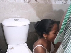 18 ans, Amateur, Nana, Sucer une bite, Indienne, Seins naturels, Adolescente, Toilettes