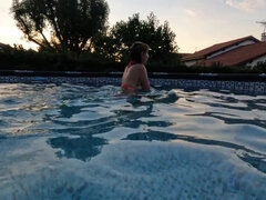 Gros cul, Blonde, Couple, Hongroise, Masturbation, De plein air, Piscine, Sous marin