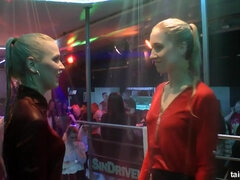 Nana, Ivre, Érotique, Groupe, Branlette thaïlandaise, Hard, Fête, Public